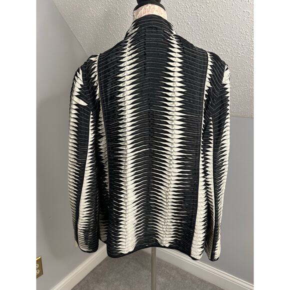 EUC Chico’s Jacket Black Off White Neutral Textured Ziggy Pattern Size 3/XL/16 - Picture 2 of 7